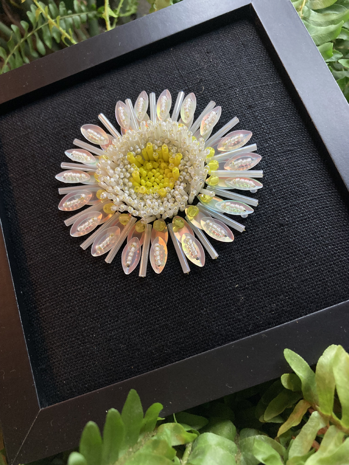 lane-qui-brode-bijoux-main-artisanat-echappees-belles-salon-nantes