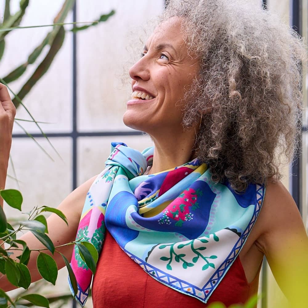 Ourse blanche foulards en soie Les échappées belles hiver 2023