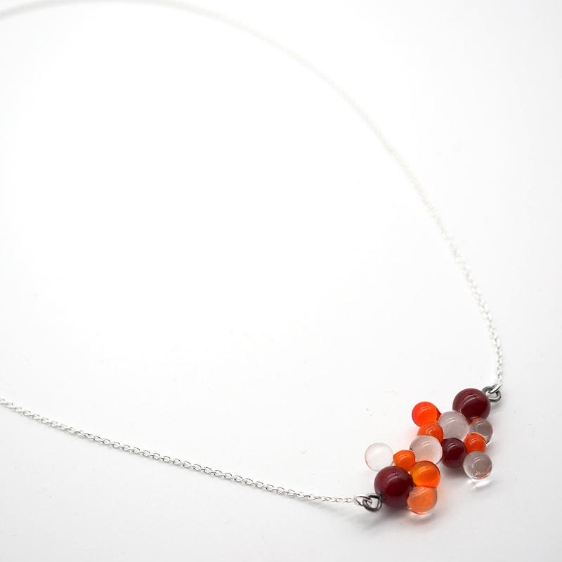 Julie Lasfargues bijoux en perles de verre créations unique salon créateurs Nantes les Échappées Belles